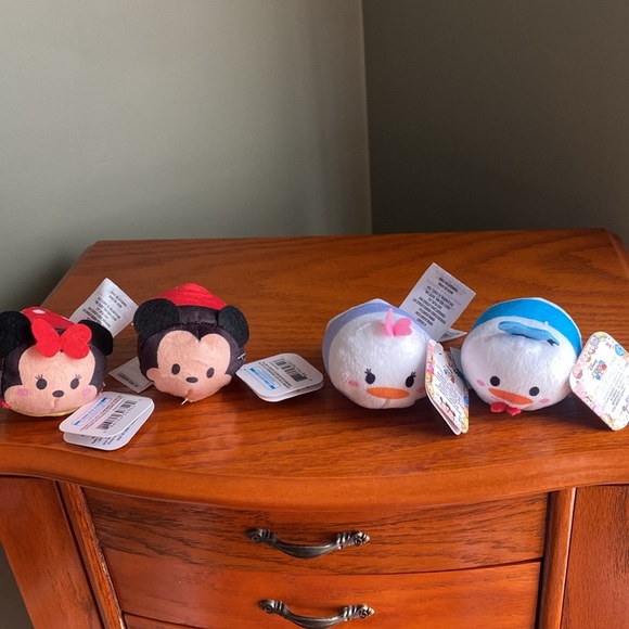 Disney Tsum Tsum Plush Set - Black, Red, White, Blue - Picture 4 of 4